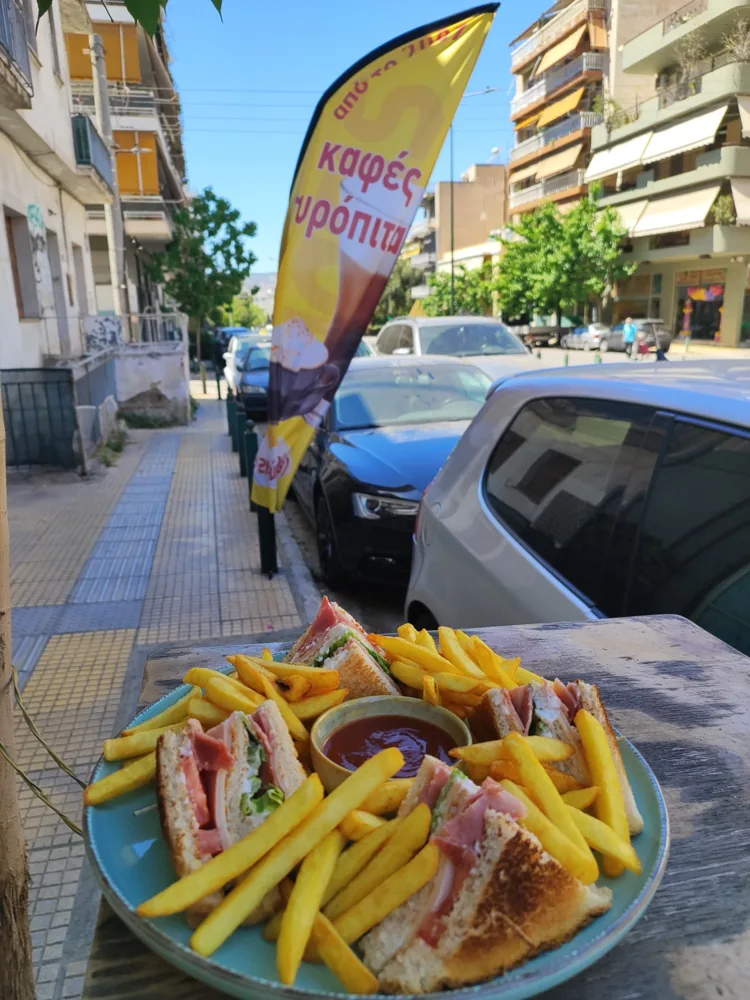 Club sandwich in the neighbourhood