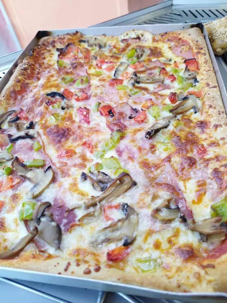 Special XL pizza